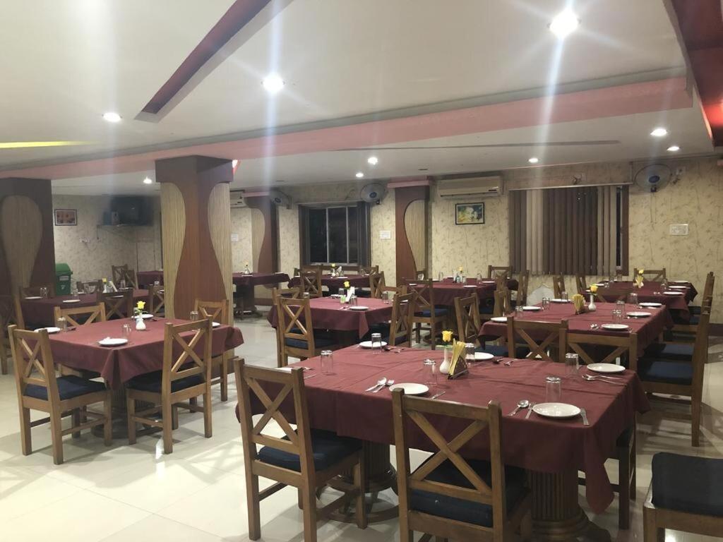 Hotel Nandanik Palace Falakata Экстерьер фото