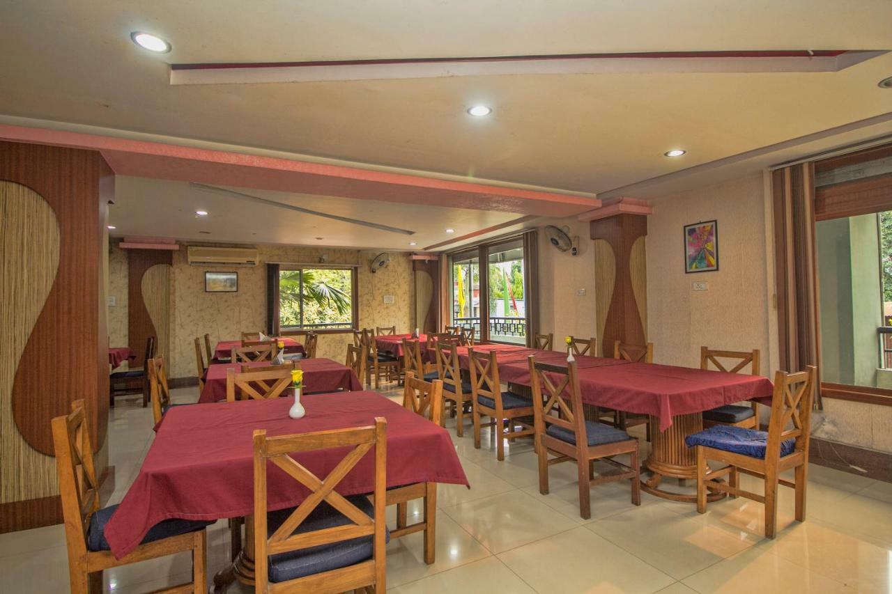 Hotel Nandanik Palace Falakata Экстерьер фото