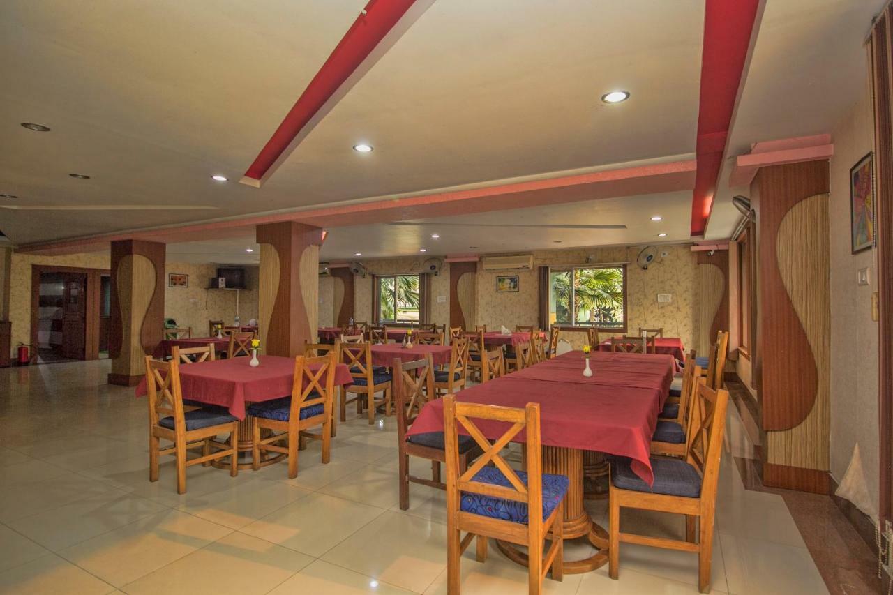 Hotel Nandanik Palace Falakata Экстерьер фото